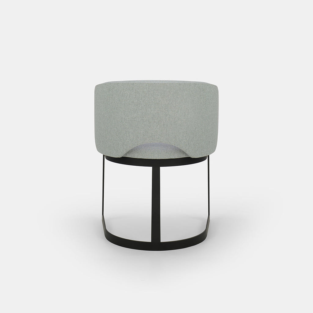 Chaise de salle à manger Mezzaluna avec dossier rembourré et piètement en métal