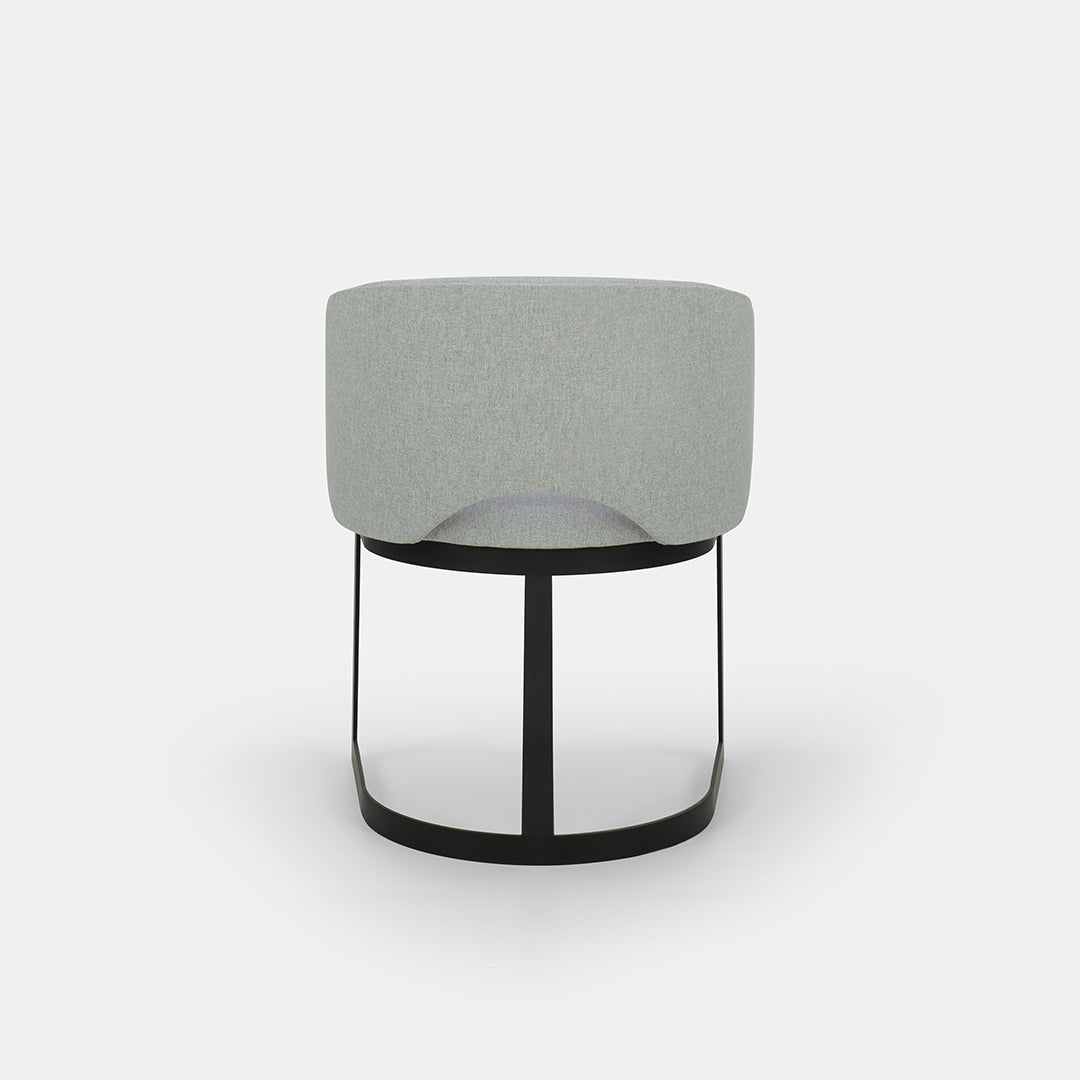 Chaise de salle à manger Mezzaluna avec dossier rembourré et piètement en métal