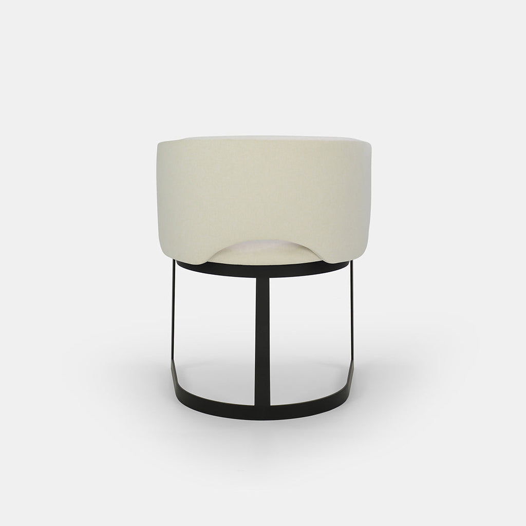 Chaise de salle à manger Mezzaluna avec dossier rembourré et piètement en métal