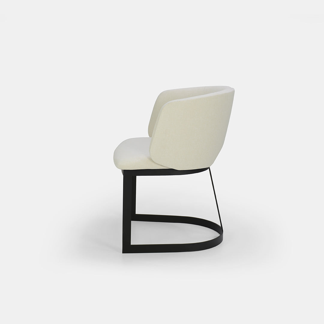 Chaise de salle à manger Mezzaluna avec dossier rembourré et piètement en métal